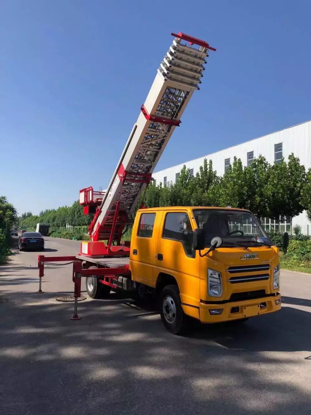 霍山县附近的云梯车出租服务：轻松解决高空作业需求